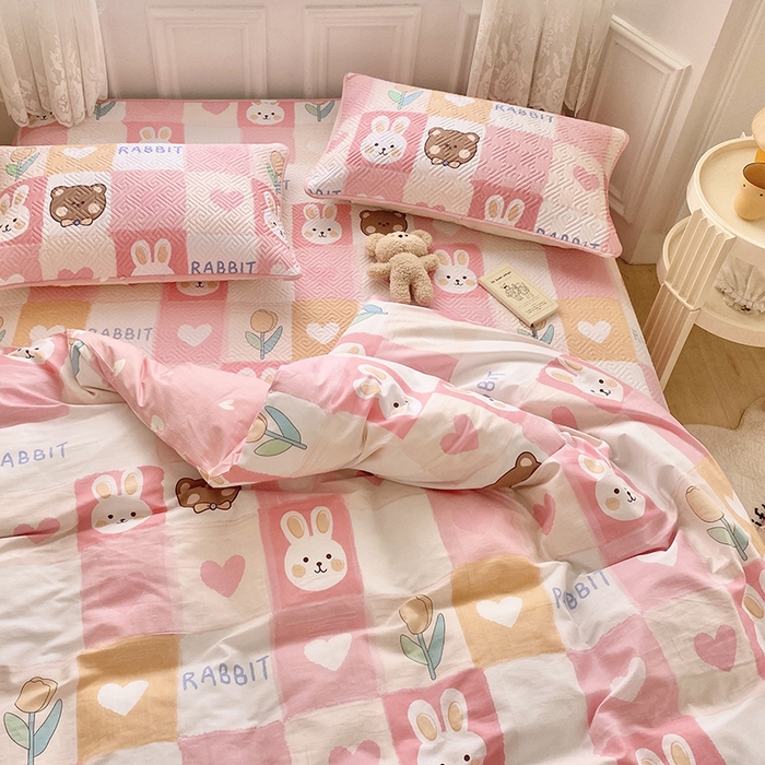 91家纺网 家纺一手货源 找家纺 羽爱家纺 2025新款A类全棉印花水洗床盖四件套系列 奶油兔