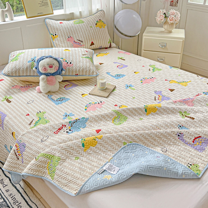 91家纺网 家纺一手货源 找家纺 羽爱家纺 2025新款A类全棉印花水洗床盖三件套系列 动漫恐龙