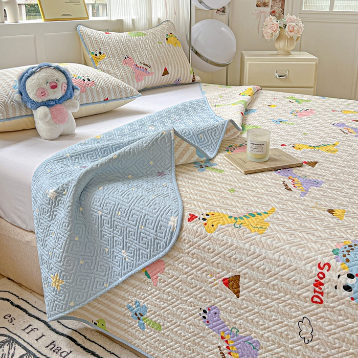 91家纺网 家纺一手货源 找家纺 羽爱家纺 2025新款A类全棉印花水洗床盖三件套系列 动漫恐龙