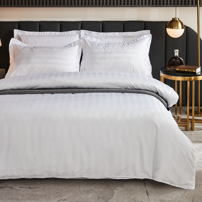 91家纺网 家纺一手货源 找家纺 啊雅家居 2026新款民宿宾馆酒店客栈缎条四件套 缎条双针拉链款