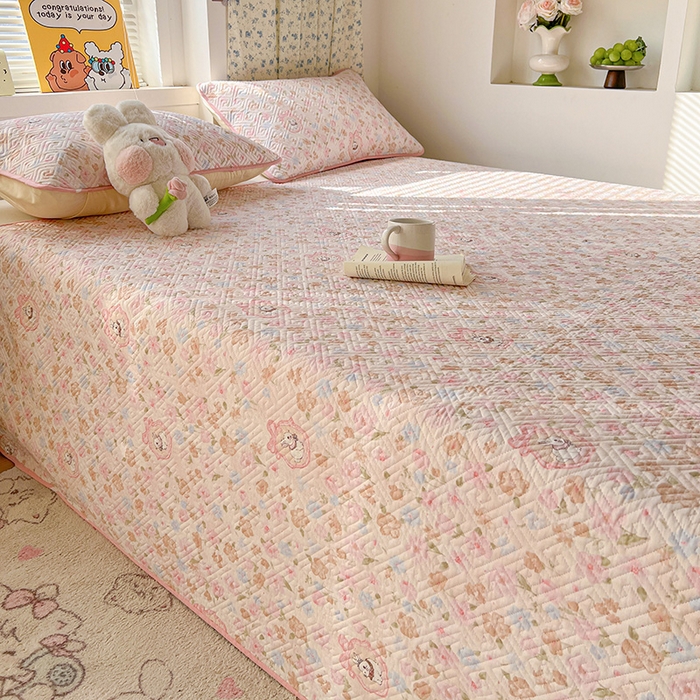 91家纺网 家纺一手货源 找家纺 羽爱家纺 2025新款A类全棉印花水洗床盖三件套系列 萌萌兔