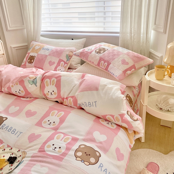 91家纺网 家纺一手货源 找家纺 羽爱家纺 2025新款A类全棉印花水洗床盖三件套系列 奶油兔