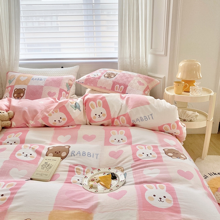 91家纺网 家纺一手货源 找家纺 羽爱家纺 2025新款A类全棉印花水洗床盖三件套系列 奶油兔