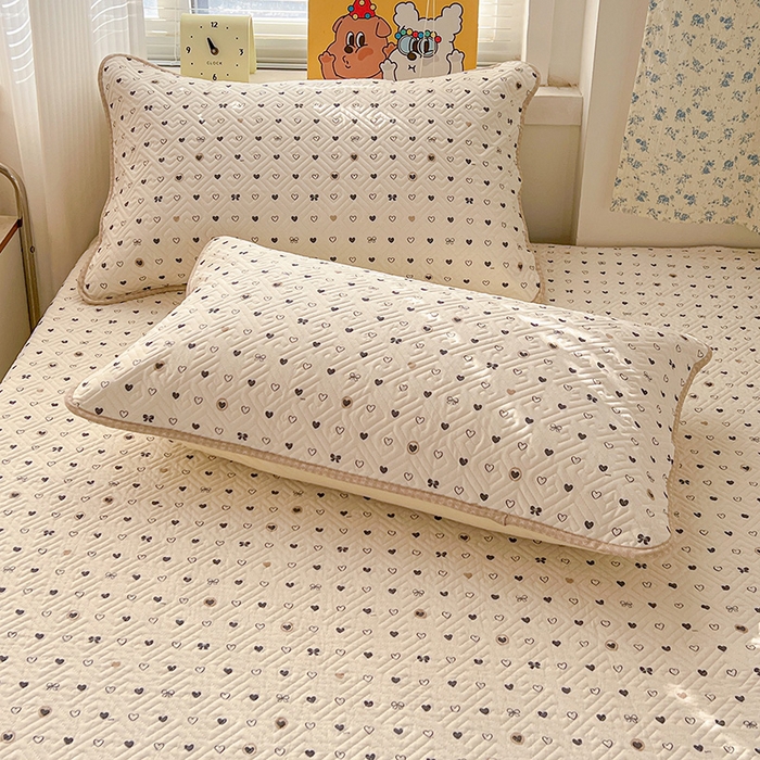 91家纺网 家纺一手货源 找家纺 羽爱家纺 2025新款A类全棉印花水洗床盖三件套系列 小心意