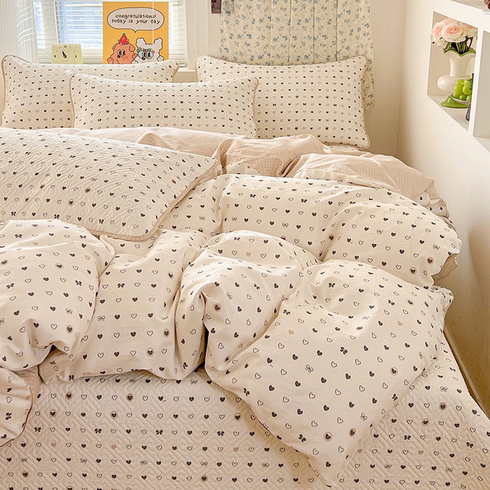 91家纺网 家纺一手货源 找家纺 羽爱家纺 2025新款A类全棉印花水洗床盖三件套系列 小心意