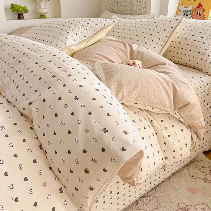 91家纺网 家纺一手货源 找家纺 羽爱家纺 2025新款A类全棉印花水洗床盖三件套系列 小心意