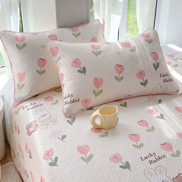 91家纺网 家纺一手货源 找家纺 羽爱家纺 2025新款A类全棉印花水洗床盖三件套系列 小幸运