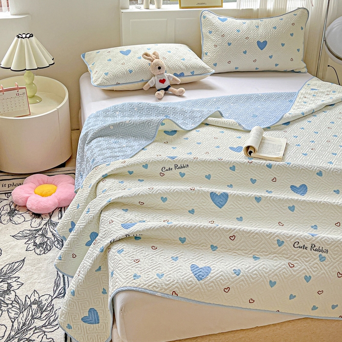 91家纺网 家纺一手货源 找家纺 羽爱家纺 2025新款A类全棉印花水洗床盖三件套系列 心相印