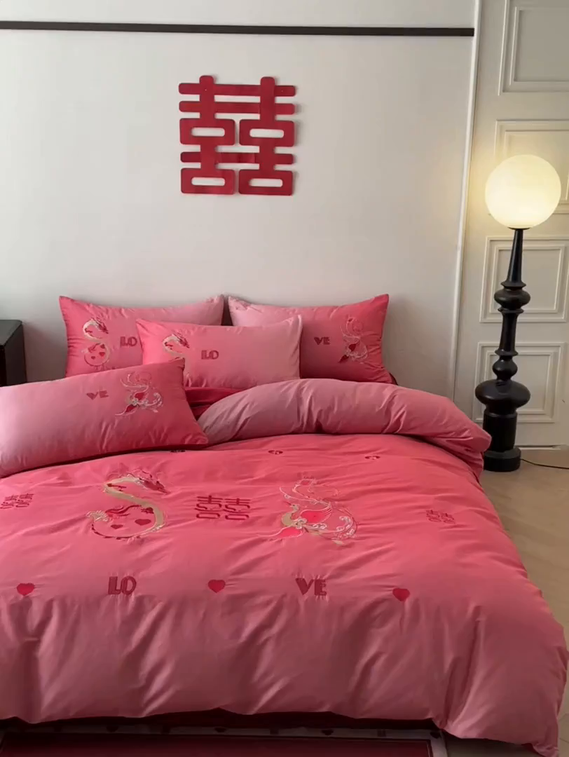 91家纺网 家纺一手货源 找家纺 （总）苏源家居 2026新款渐变色刺绣龙凤大红色结婚四件套-小确幸