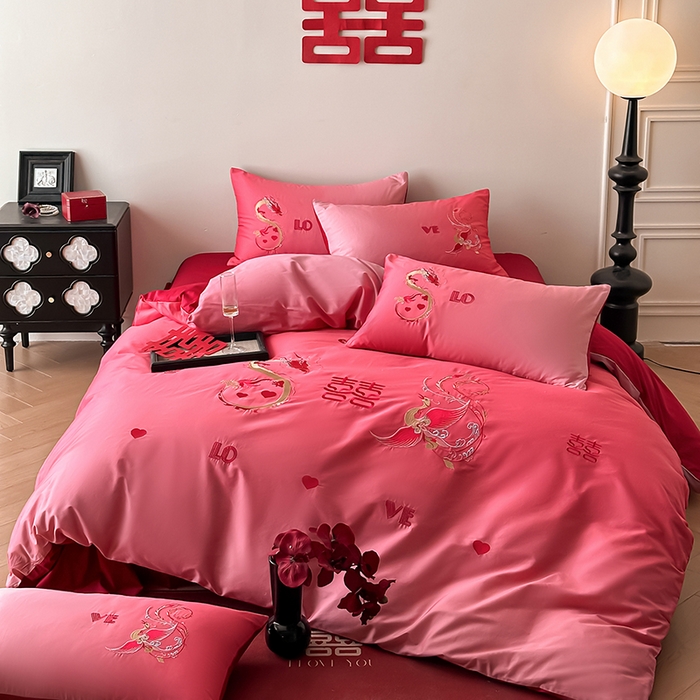 91家纺网 家纺一手货源 找家纺 （总）苏源家居 2026新款渐变色刺绣龙凤大红色结婚四件套-小确幸