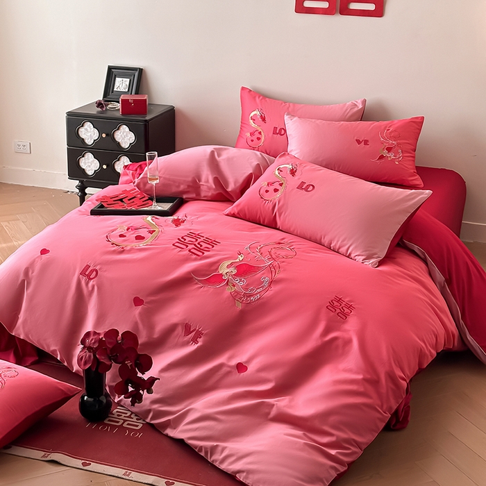 91家纺网 家纺一手货源 找家纺 （总）苏源家居 2026新款渐变色刺绣龙凤大红色结婚四件套-小确幸