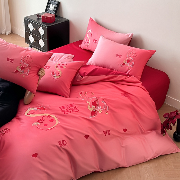 91家纺网 家纺一手货源 找家纺 （总）苏源家居 2026新款渐变色刺绣龙凤大红色结婚四件套-小确幸