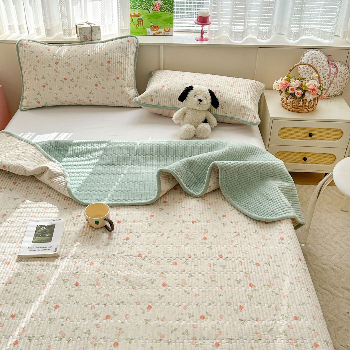 91家纺网 家纺一手货源 找家纺 恒尚居 2026新款纯棉牛奶绒床盖双面两用夹棉床单床垫-秋冬款 四季通用 清新草莓【A纯棉-B牛奶绒】