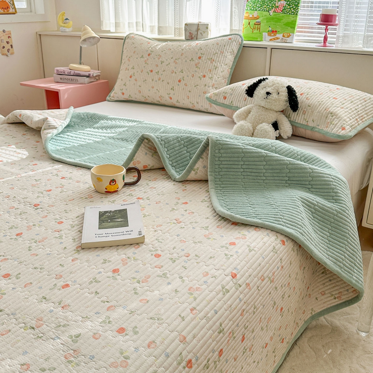 91家纺网 家纺一手货源 找家纺 恒尚居 2026新款纯棉牛奶绒床盖双面两用夹棉床单床垫-秋冬款 四季通用 清新草莓【A纯棉-B牛奶绒】