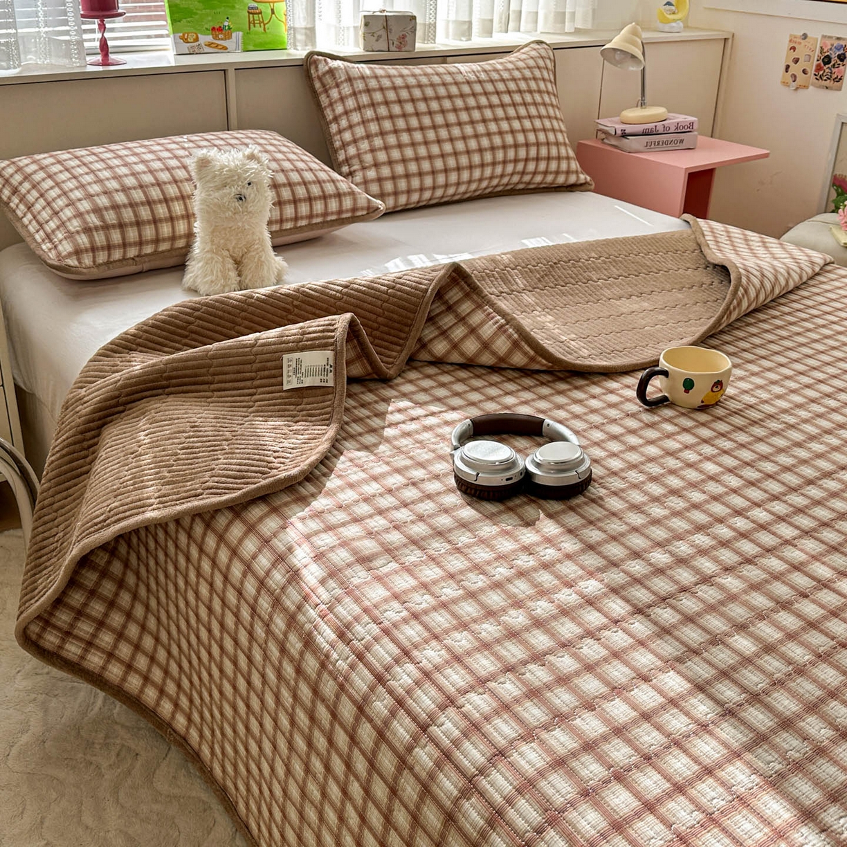 91家纺网 家纺一手货源 找家纺 恒尚居 2026新款纯棉牛奶绒床盖双面两用夹棉床单床垫-秋冬款 四季通用 咖啡格【A纯棉-B牛奶绒】