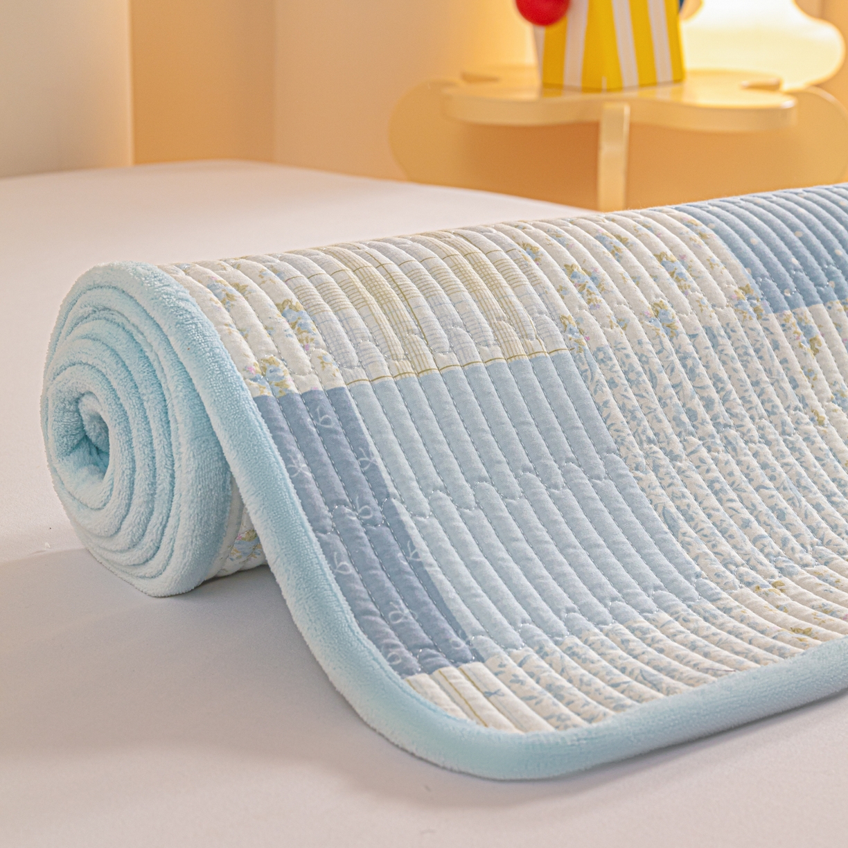 91家纺网 家纺一手货源 找家纺 恒尚居 2026新款纯棉牛奶绒床盖双面两用夹棉床单床垫-秋冬款 四季通用 芳菲-蓝【A纯棉-B牛奶绒】