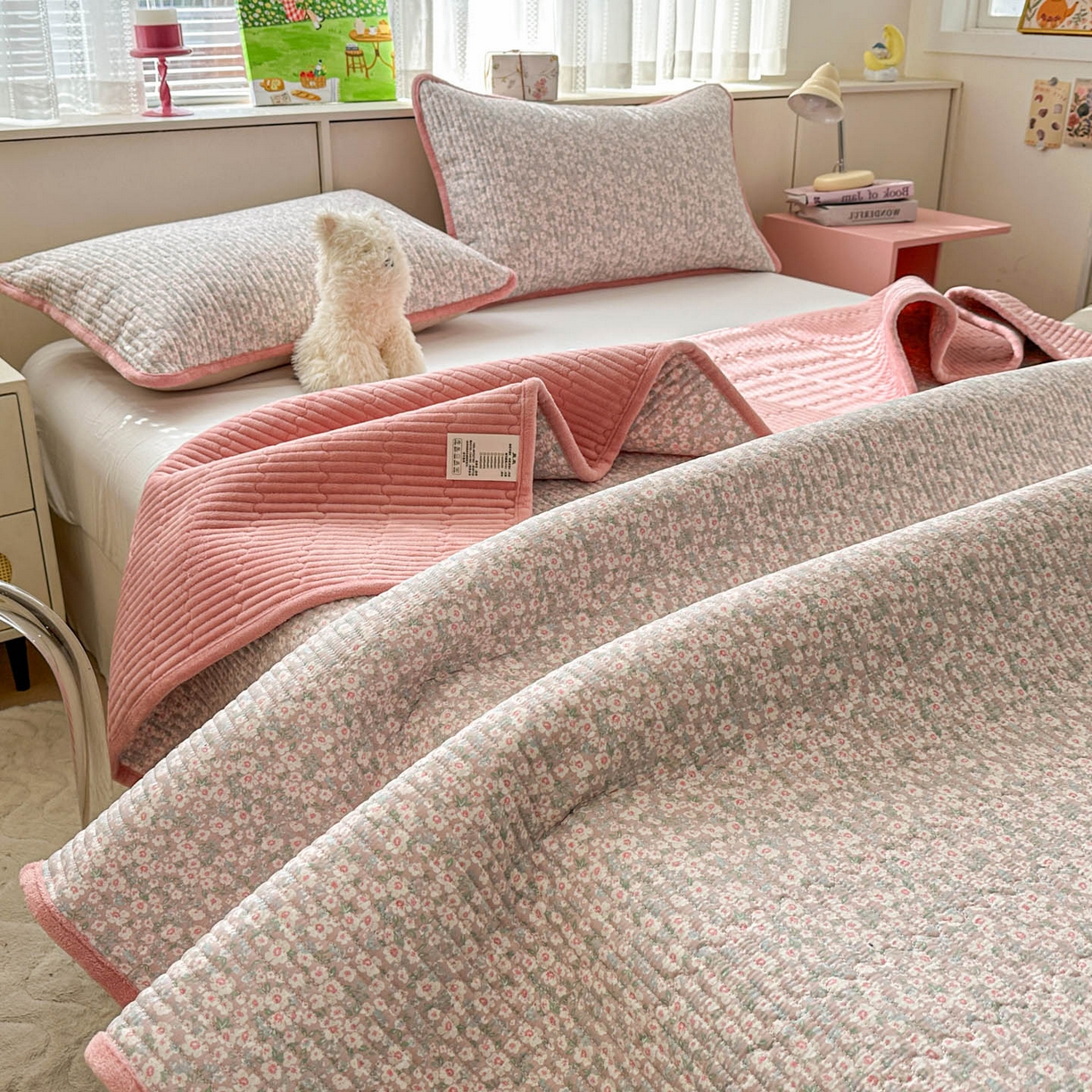 91家纺网 家纺一手货源 找家纺 恒尚居 2026新款纯棉牛奶绒床盖双面两用夹棉床单床垫-秋冬款 四季通用 花海【A纯棉-B牛奶绒】