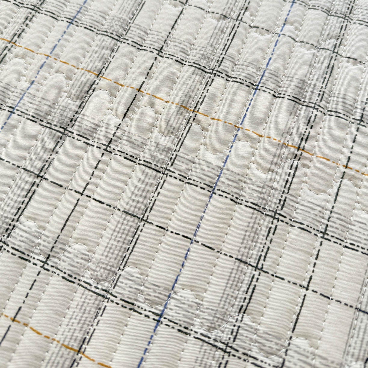 91家纺网 家纺一手货源 找家纺 恒尚居 2026新款纯棉牛奶绒床盖双面两用夹棉床单床垫-秋冬款 四季通用 简约格【A纯棉-B牛奶绒】