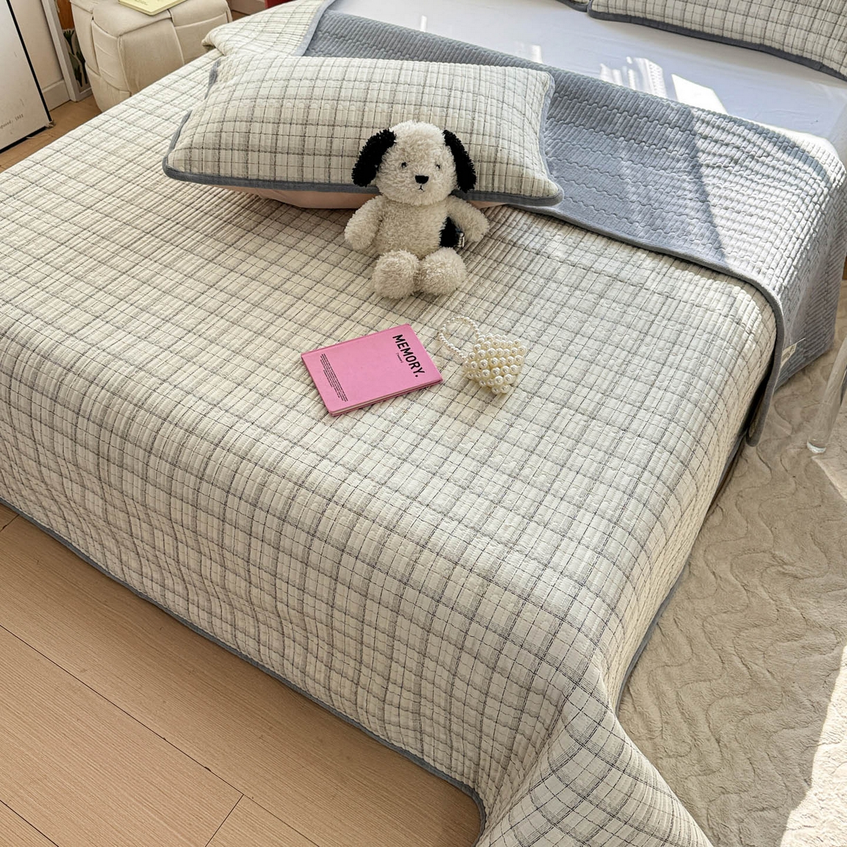 91家纺网 家纺一手货源 找家纺 恒尚居 2026新款纯棉牛奶绒床盖双面两用夹棉床单床垫-秋冬款 四季通用 简约格【A纯棉-B牛奶绒】