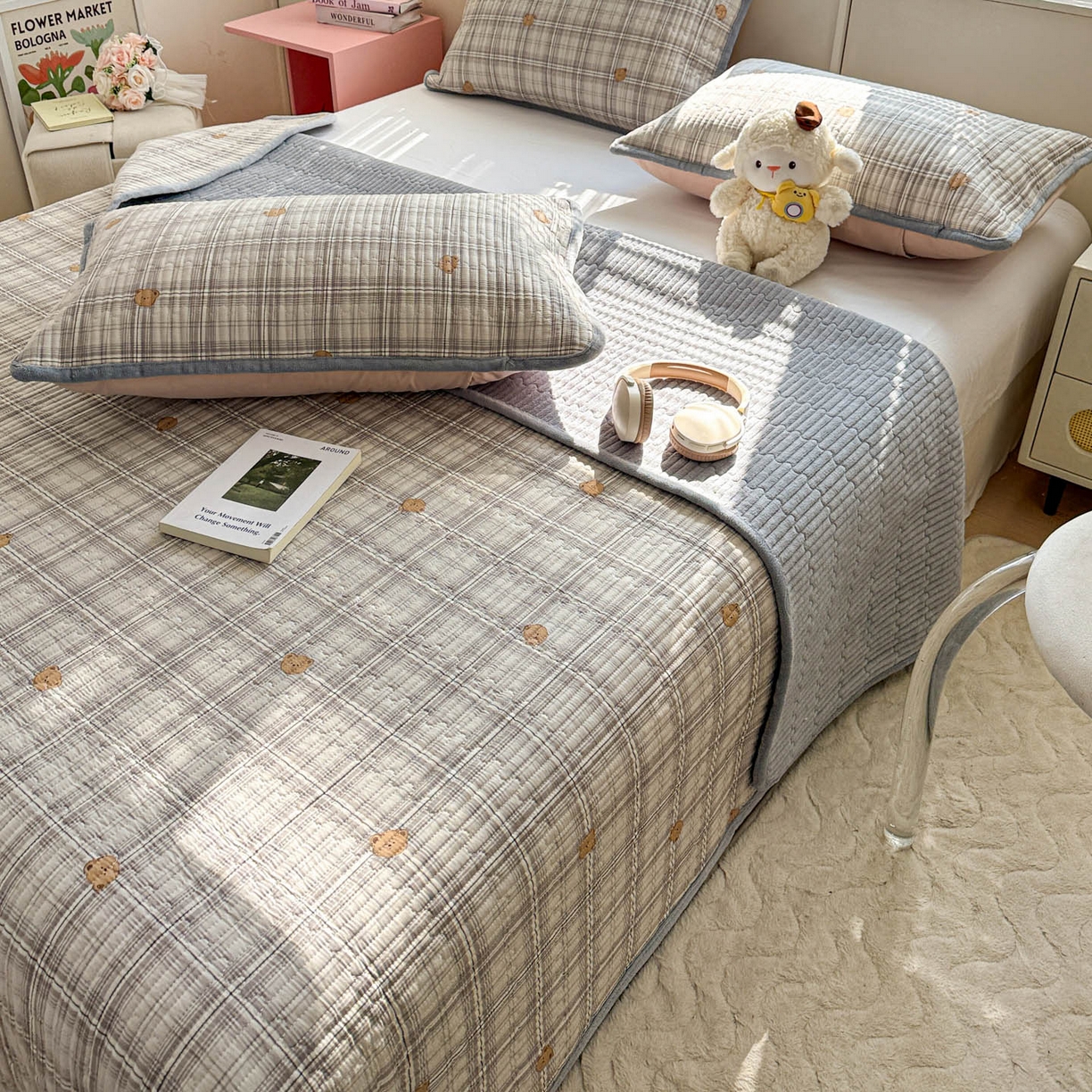 91家纺网 家纺一手货源 找家纺 恒尚居 2026新款纯棉牛奶绒床盖双面两用夹棉床单床垫-秋冬款 四季通用 米熊格【A纯棉-B牛奶绒】