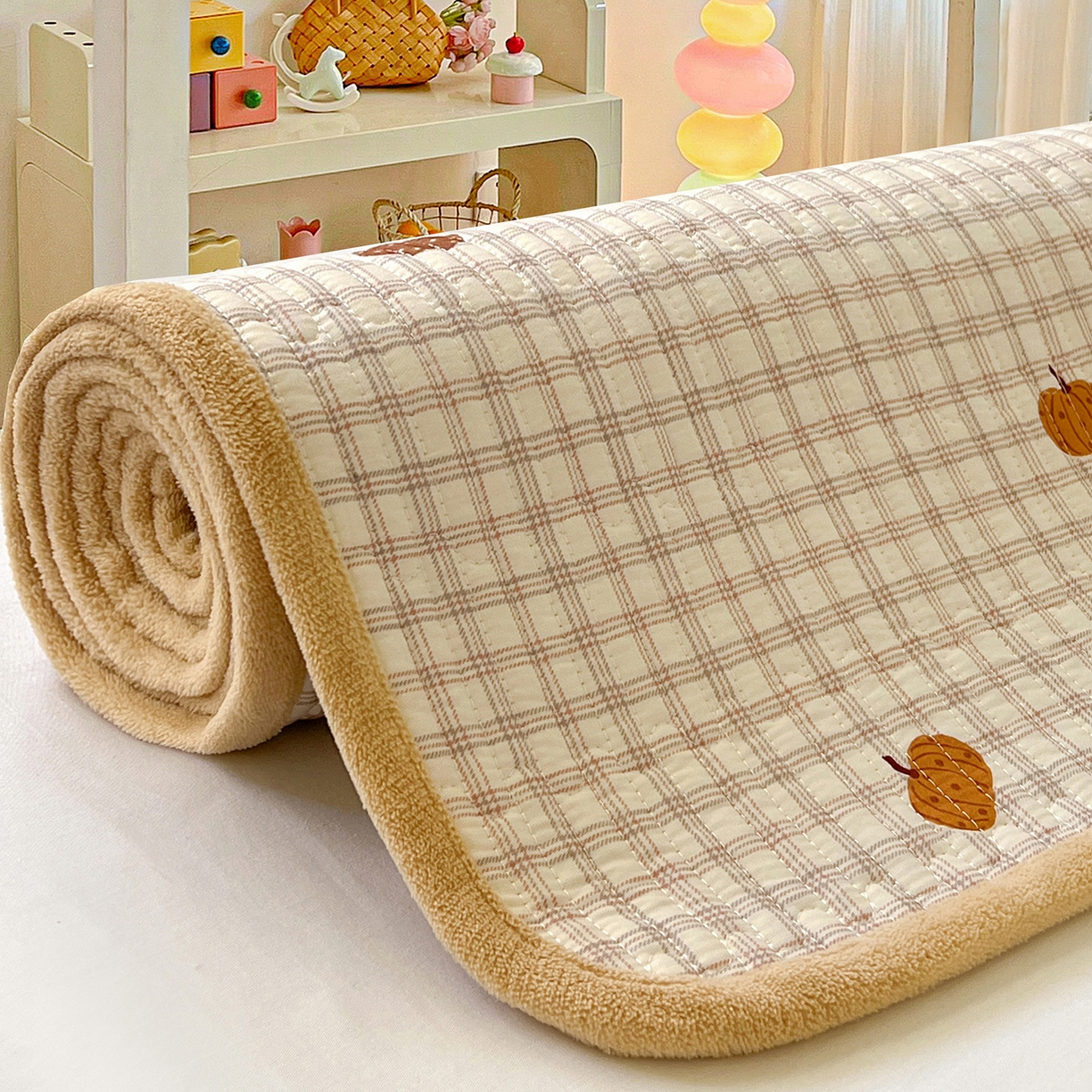 91家纺网 家纺一手货源 找家纺 恒尚居 2026新款纯棉牛奶绒床盖双面两用夹棉床单床垫-秋冬款 四季通用 南瓜奇趣【A纯棉-B牛奶绒】