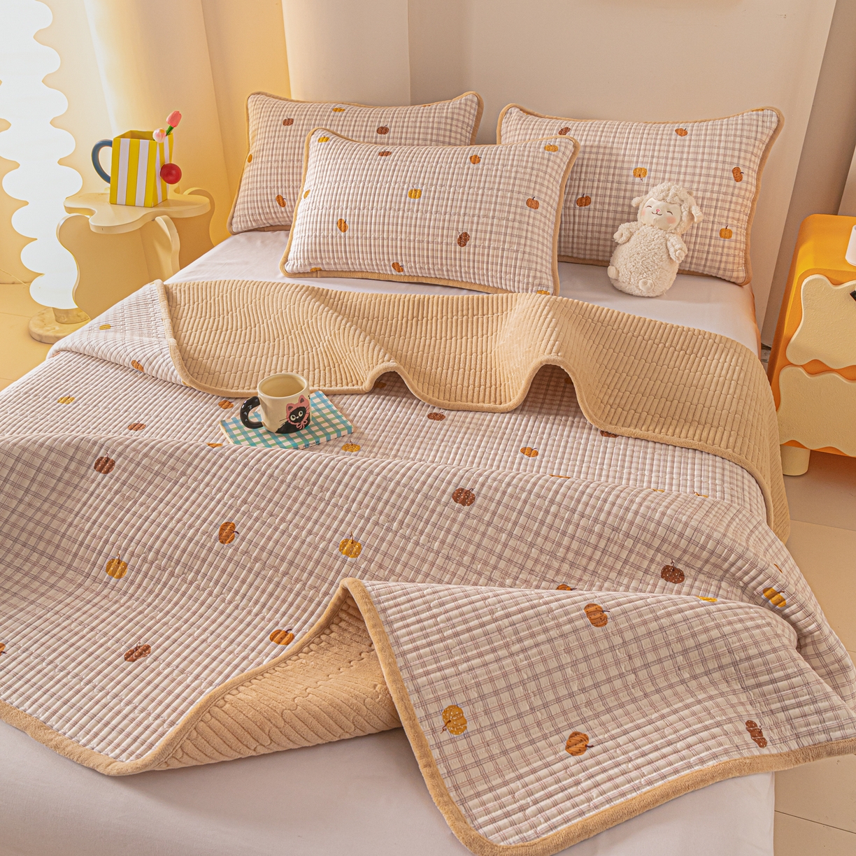 91家纺网 家纺一手货源 找家纺 恒尚居 2026新款纯棉牛奶绒床盖双面两用夹棉床单床垫-秋冬款 四季通用 南瓜奇趣【A纯棉-B牛奶绒】