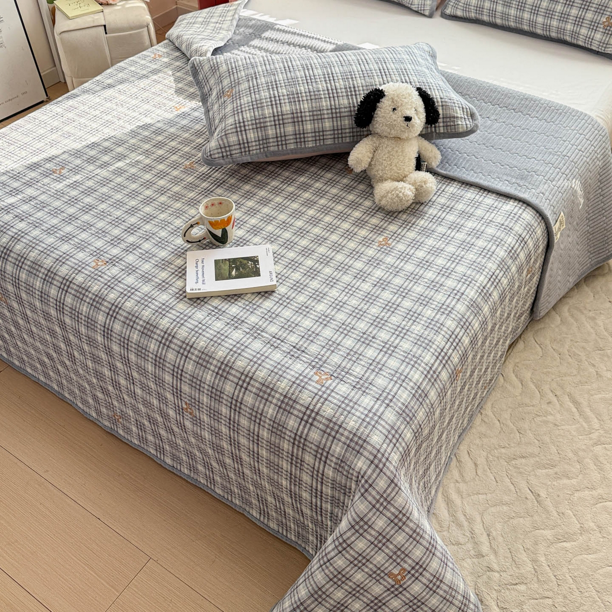 91家纺网 家纺一手货源 找家纺 恒尚居 2026新款纯棉牛奶绒床盖双面两用夹棉床单床垫-秋冬款 四季通用 淑女格-灰【A纯棉-B牛奶绒】