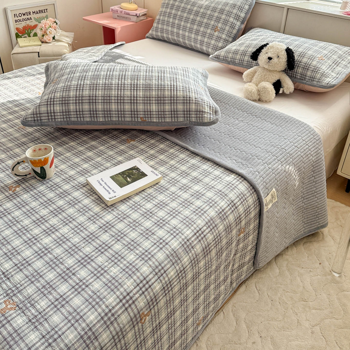 91家纺网 家纺一手货源 找家纺 恒尚居 2026新款纯棉牛奶绒床盖双面两用夹棉床单床垫-秋冬款 四季通用 淑女格-灰【A纯棉-B牛奶绒】