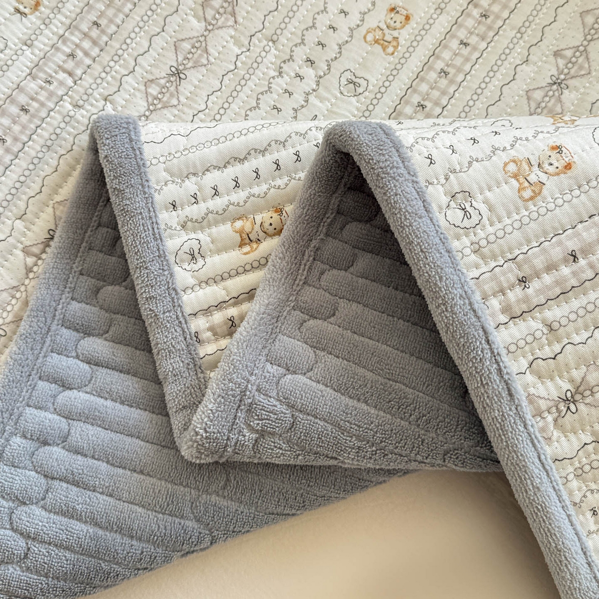 91家纺网 家纺一手货源 找家纺 恒尚居 2026新款纯棉牛奶绒床盖双面两用夹棉床单床垫-秋冬款 四季通用 甜茶学院【A纯棉-B牛奶绒】