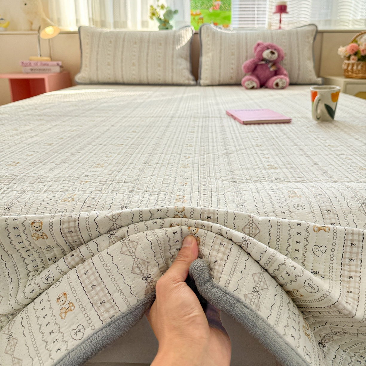 91家纺网 家纺一手货源 找家纺 恒尚居 2026新款纯棉牛奶绒床盖双面两用夹棉床单床垫-秋冬款 四季通用 甜茶学院【A纯棉-B牛奶绒】