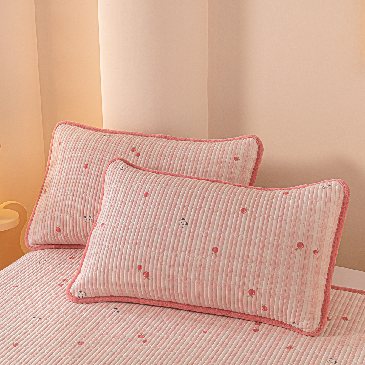 91家纺网 家纺一手货源 找家纺 恒尚居 2026新款纯棉牛奶绒床盖双面两用夹棉床单床垫-秋冬款 四季通用 小欢喜【A纯棉-B牛奶绒】