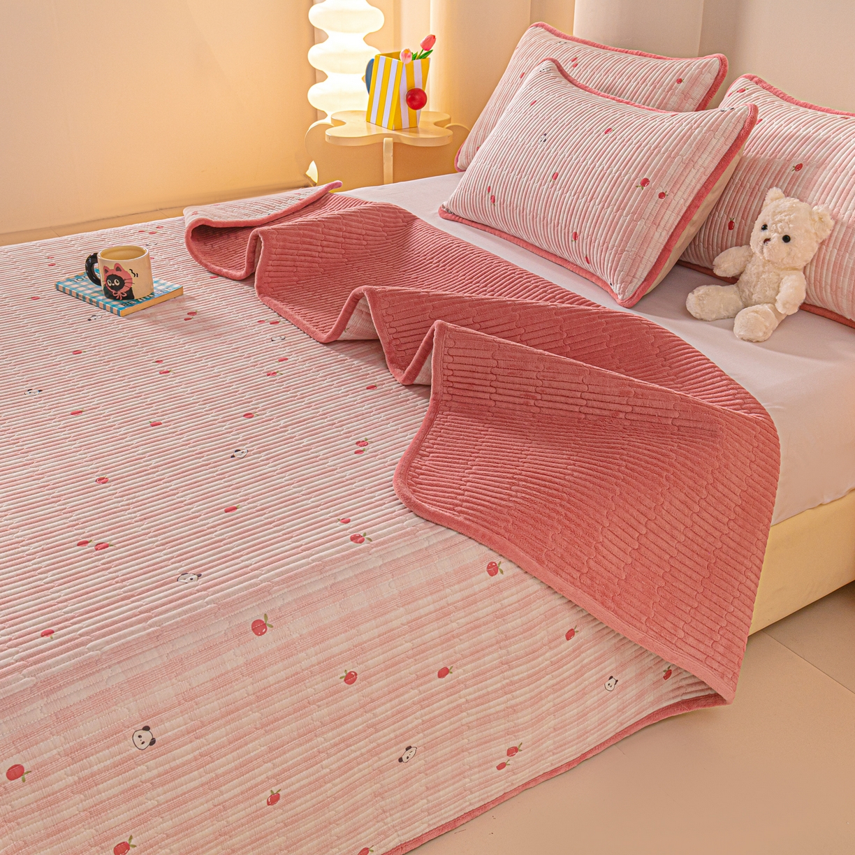 91家纺网 家纺一手货源 找家纺 恒尚居 2026新款纯棉牛奶绒床盖双面两用夹棉床单床垫-秋冬款 四季通用 小欢喜【A纯棉-B牛奶绒】