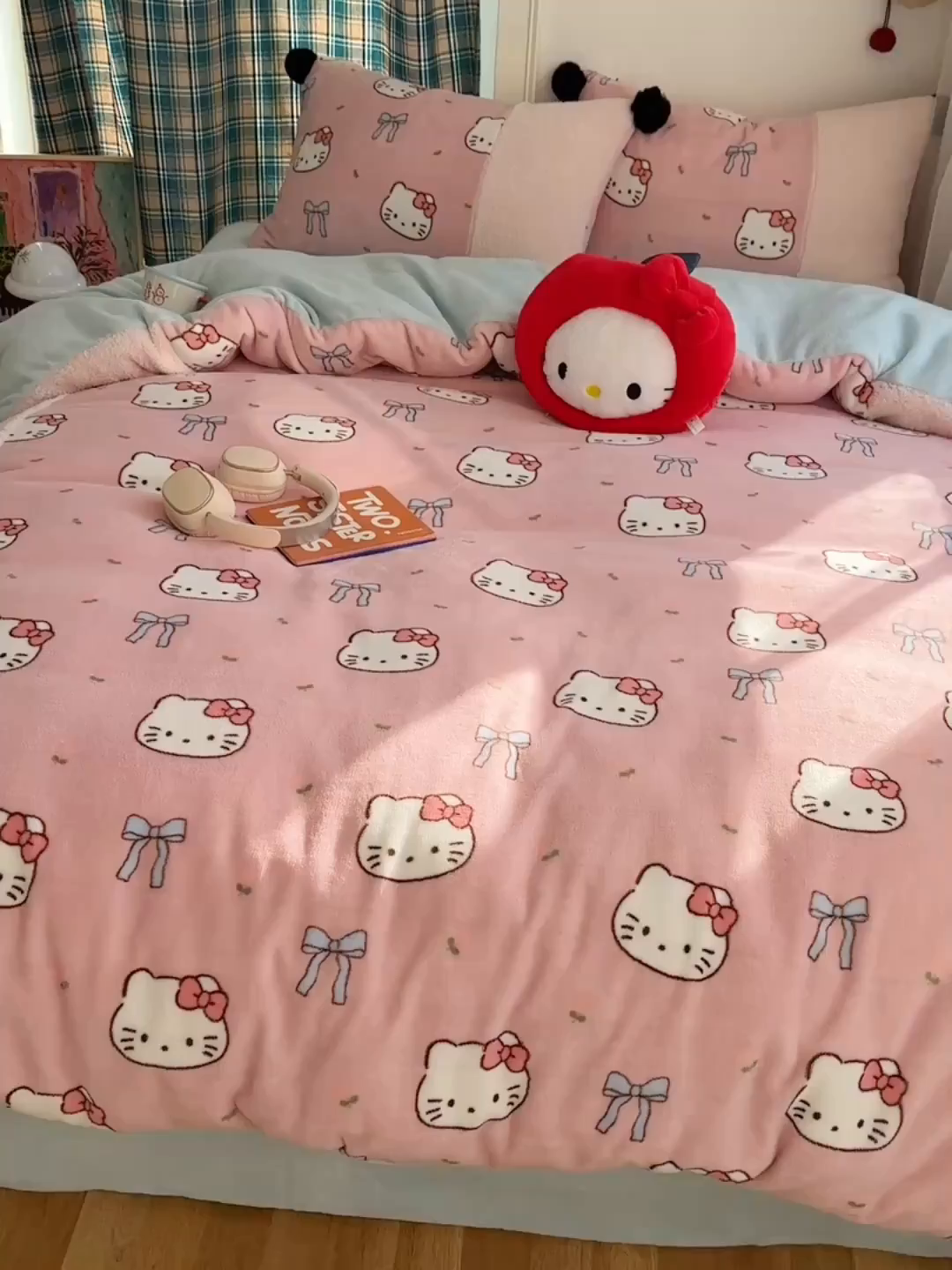 91家纺网 家纺一手货源 找家纺 （总）顾里家纺 2025新款甜风毛球羊羔拼接牛奶绒蝴蝶结花猫系列四件套