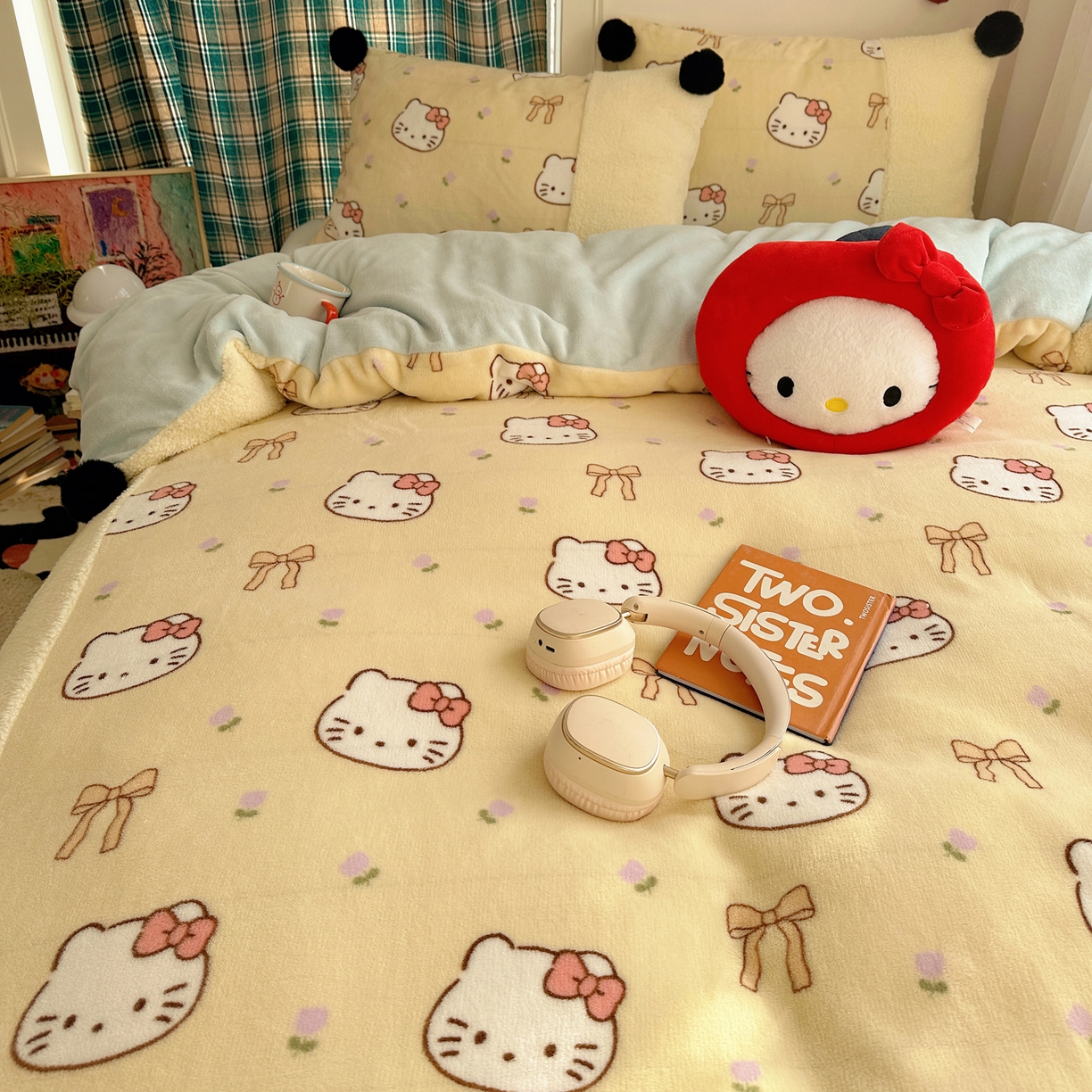 91家纺网 家纺一手货源 找家纺 顾里家纺 2025新款甜风毛球羊羔拼接牛奶绒蝴蝶结花猫系列四件套 花猫黄