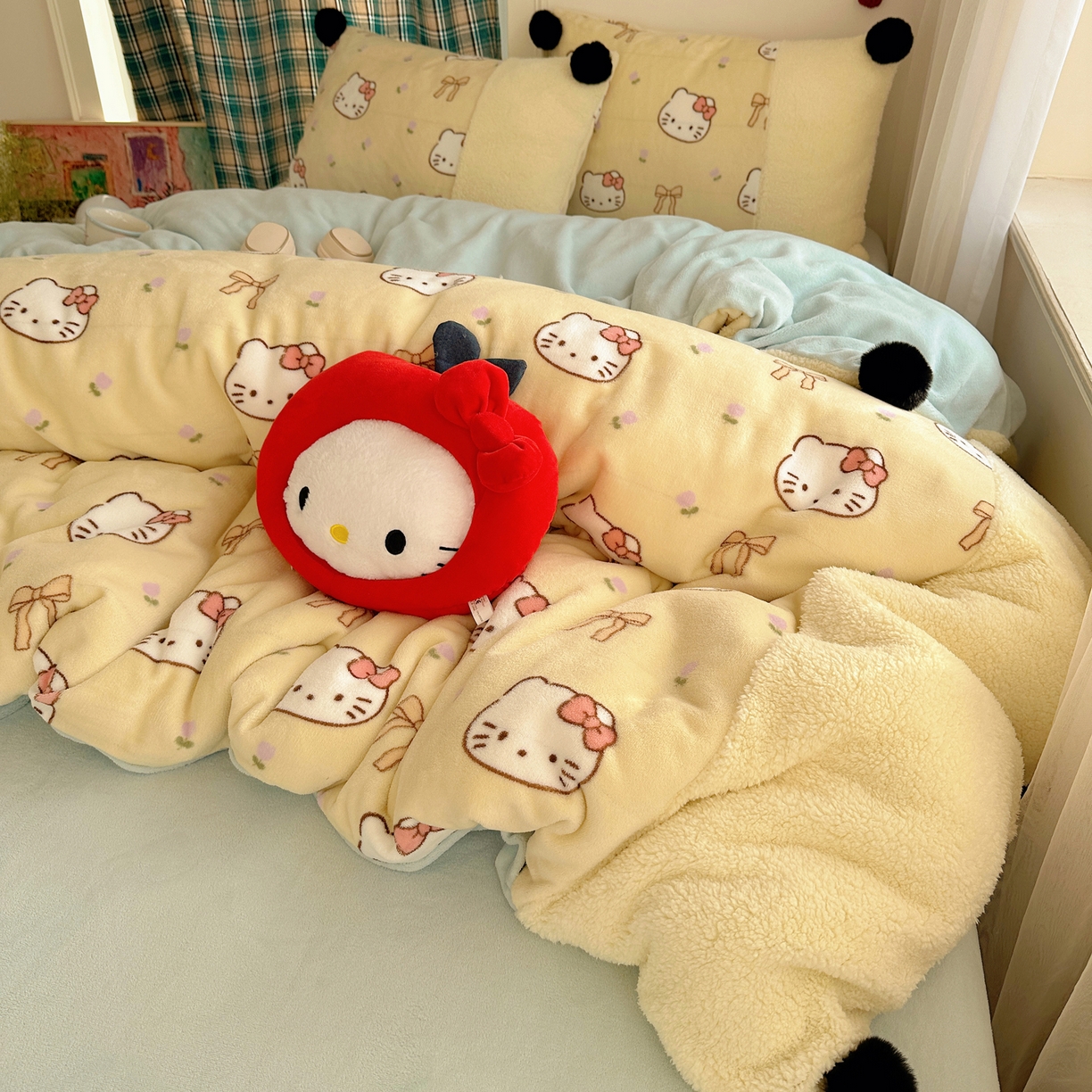 91家纺网 家纺一手货源 找家纺 顾里家纺 2025新款甜风毛球羊羔拼接牛奶绒蝴蝶结花猫系列四件套 花猫黄