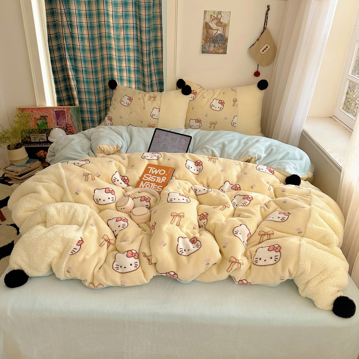 91家纺网 家纺一手货源 找家纺 顾里家纺 2025新款甜风毛球羊羔拼接牛奶绒蝴蝶结花猫系列四件套 花猫黄