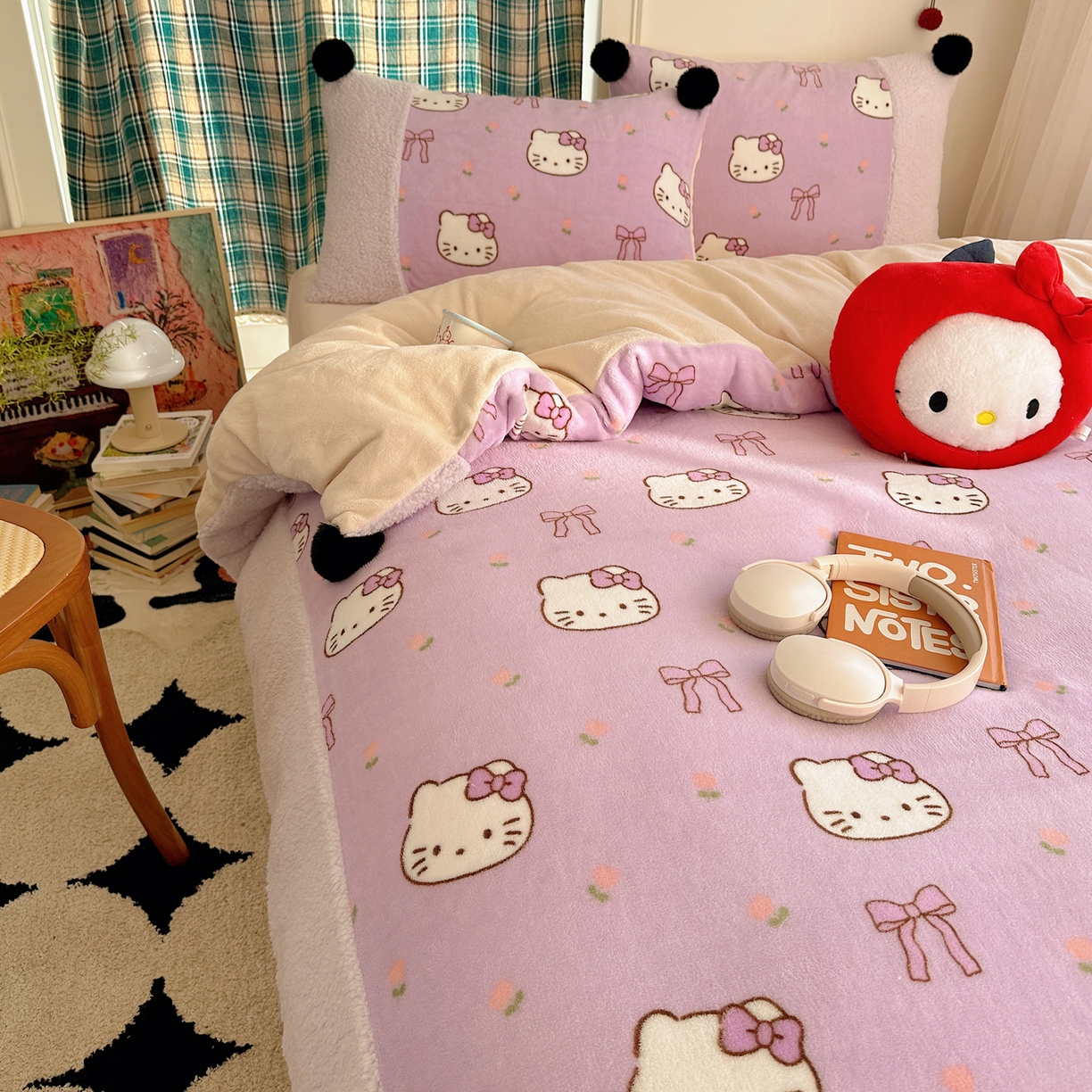 91家纺网 家纺一手货源 找家纺 顾里家纺 2025新款甜风毛球羊羔拼接牛奶绒蝴蝶结花猫系列四件套 花猫紫