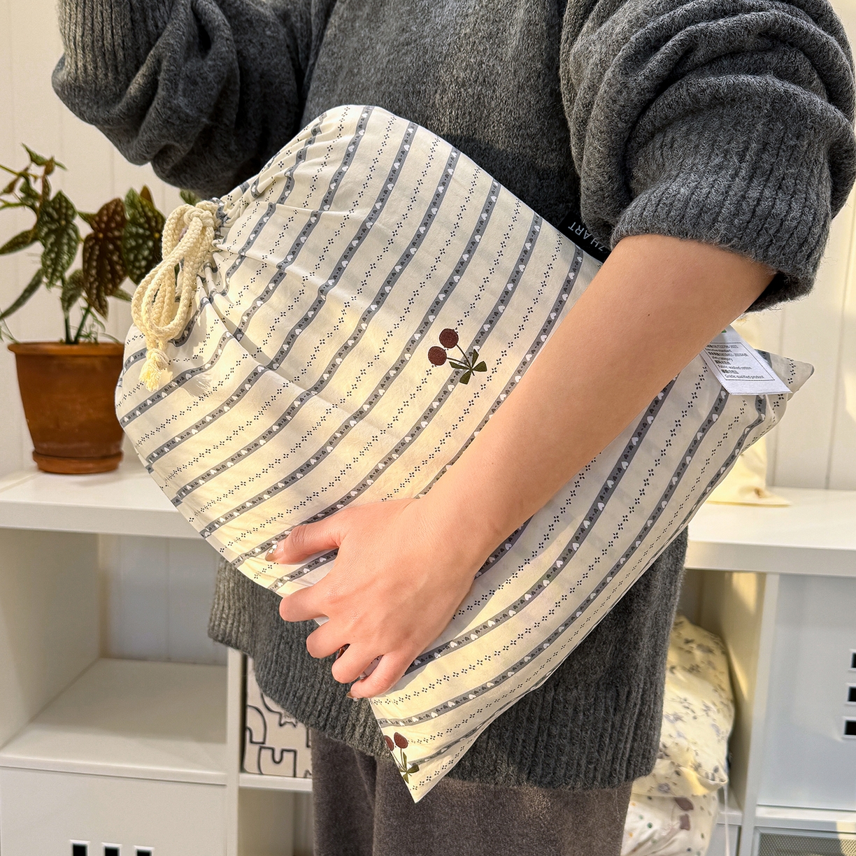 竹合家纺 2026新款春款A类古法水洗仿棉云感棉小布袋四件套 灰条樱桃