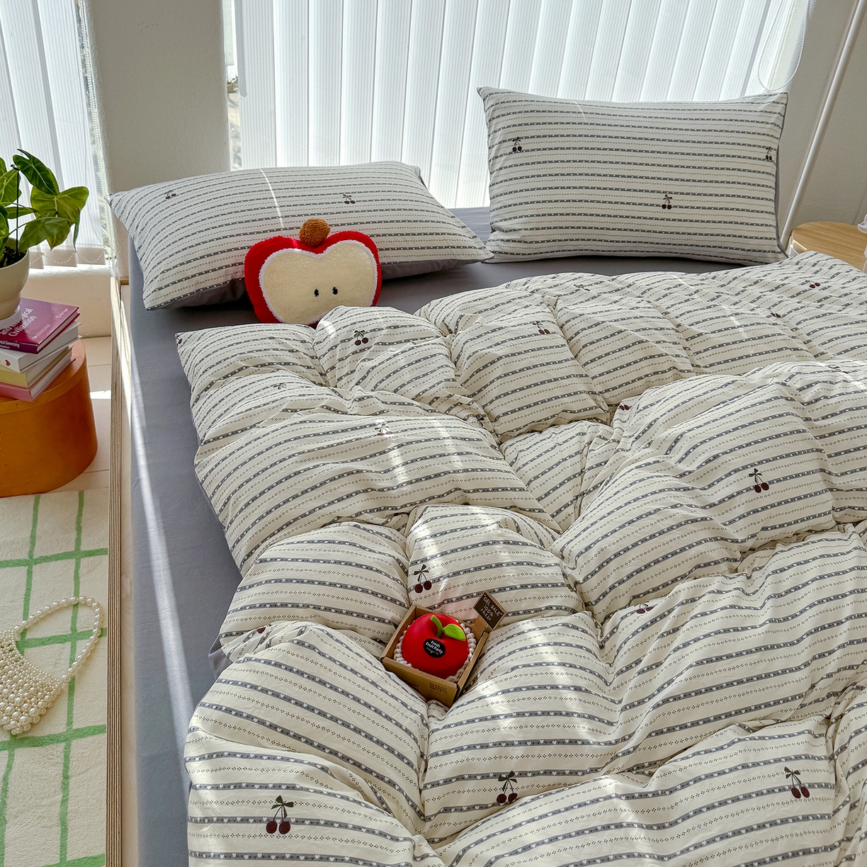 91家纺网 家纺一手货源 找家纺 竹合家纺 2026新款春款A类古法水洗仿棉云感棉小布袋四件套 灰条樱桃