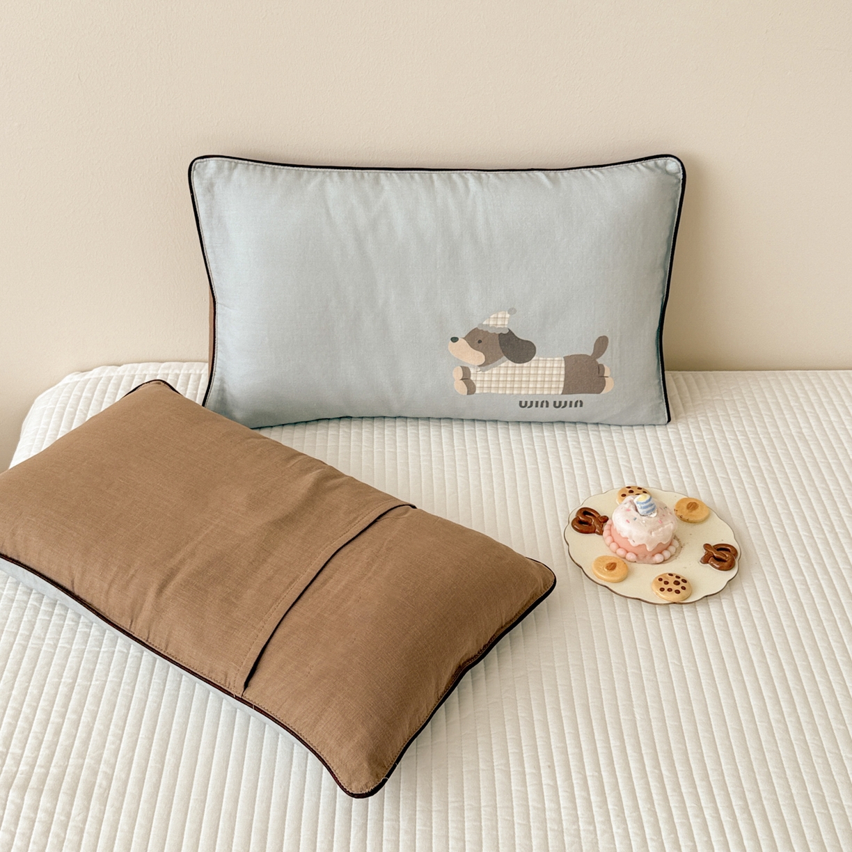 91家纺网 家纺一手货源 找家纺 呗旺鹿 2025新款A类全棉双层纱单枕套儿童枕头套 奔跑的腊肠狗