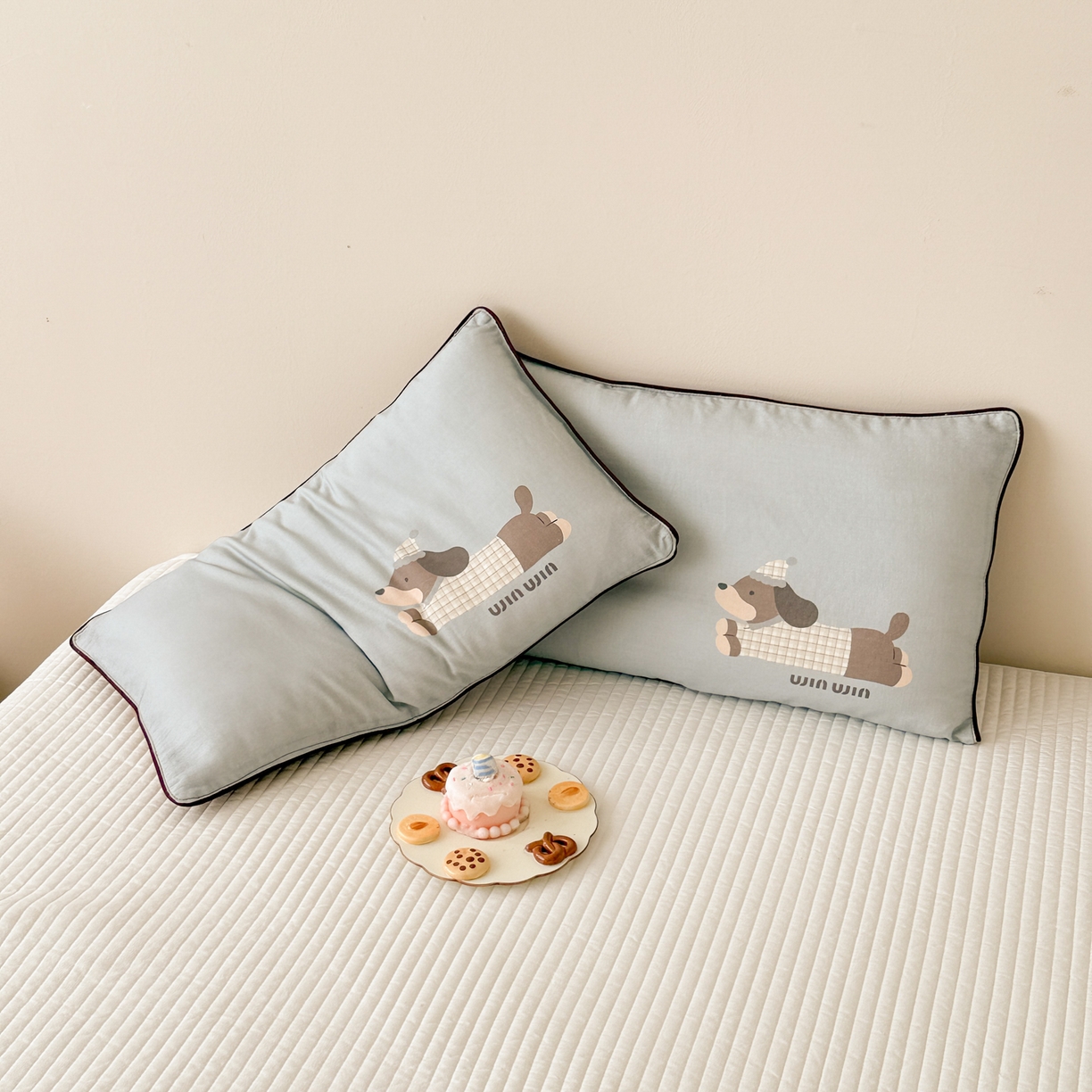 91家纺网 家纺一手货源 找家纺 呗旺鹿 2025新款A类全棉双层纱单枕套儿童枕头套 奔跑的腊肠狗