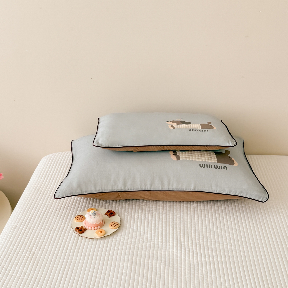 91家纺网 家纺一手货源 找家纺 呗旺鹿 2025新款A类全棉双层纱单枕套儿童枕头套 奔跑的腊肠狗