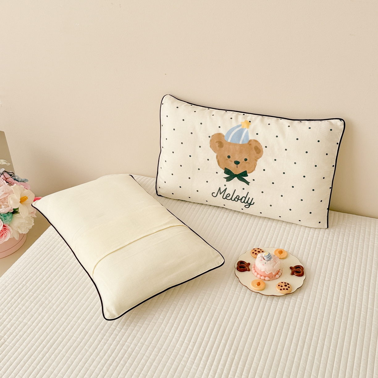 91家纺网 家纺一手货源 找家纺 呗旺鹿 2025新款A类全棉双层纱单枕套儿童枕头套 帽子小熊