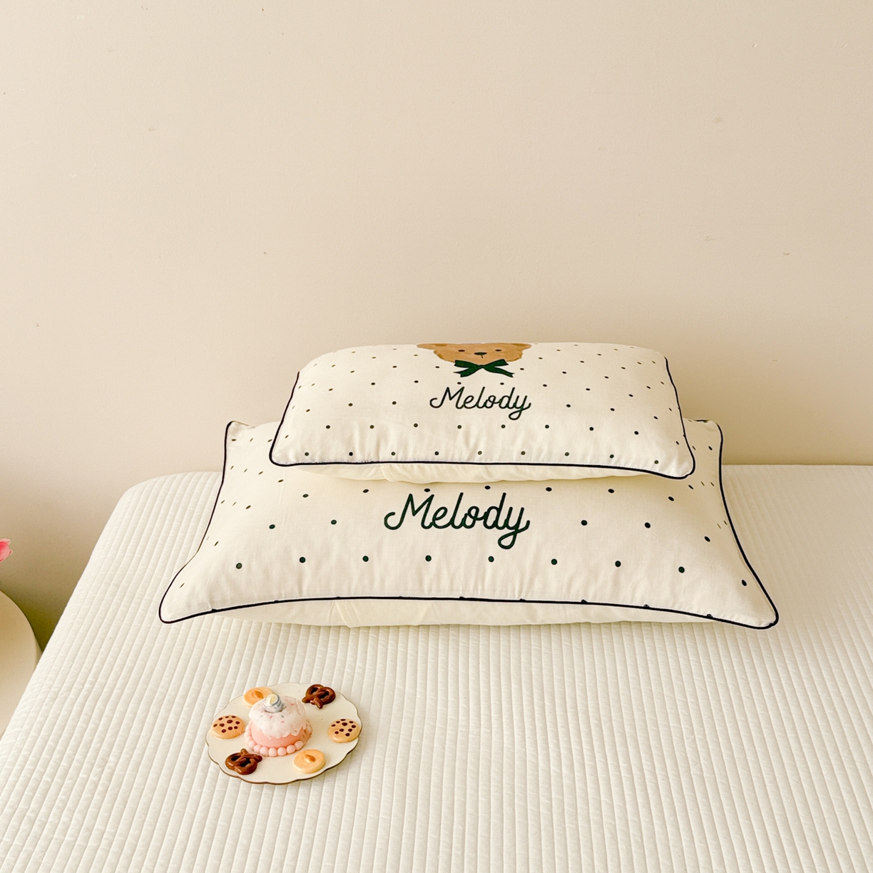 91家纺网 家纺一手货源 找家纺 呗旺鹿 2025新款A类全棉双层纱单枕套儿童枕头套 帽子小熊