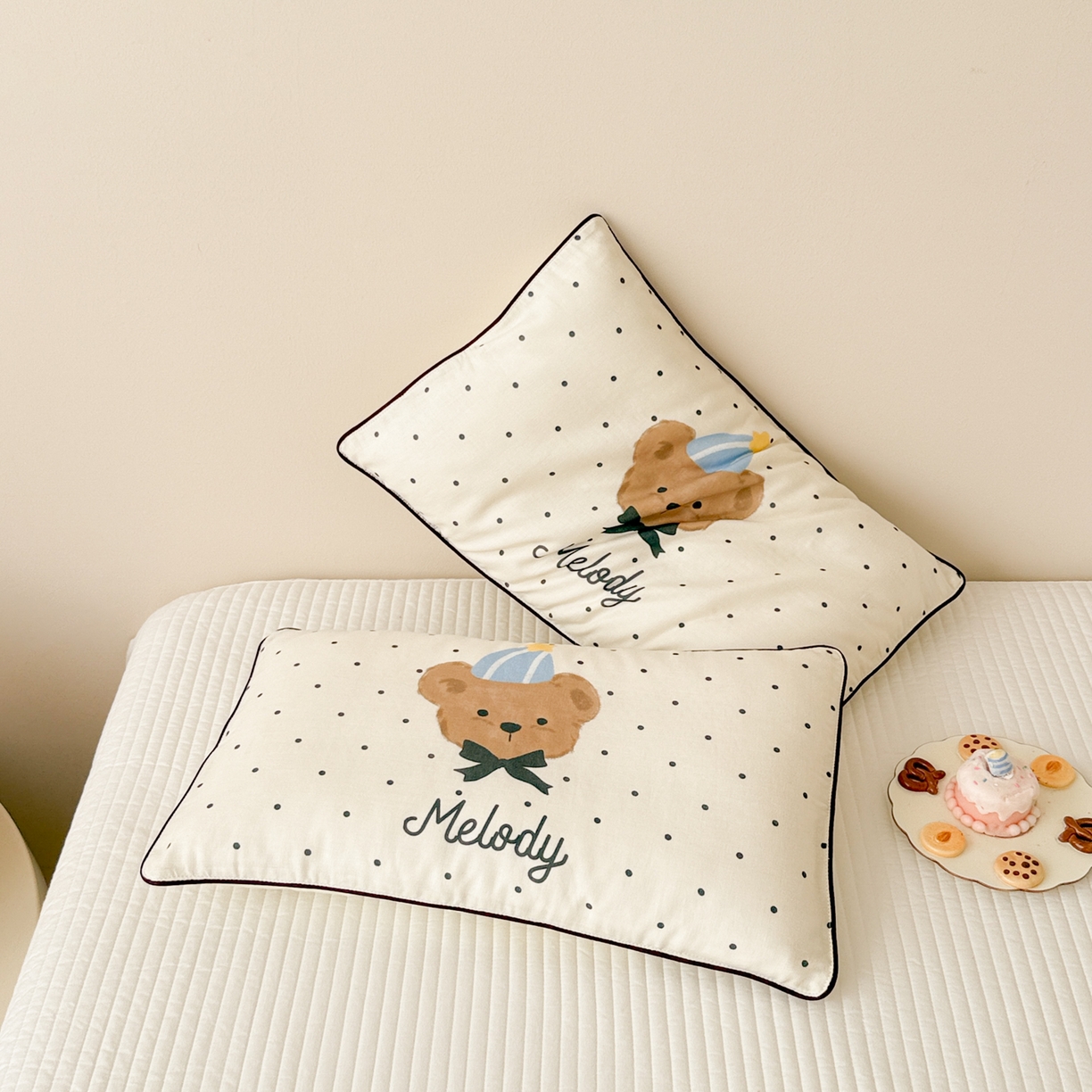 91家纺网 家纺一手货源 找家纺 呗旺鹿 2025新款A类全棉双层纱单枕套儿童枕头套 帽子小熊