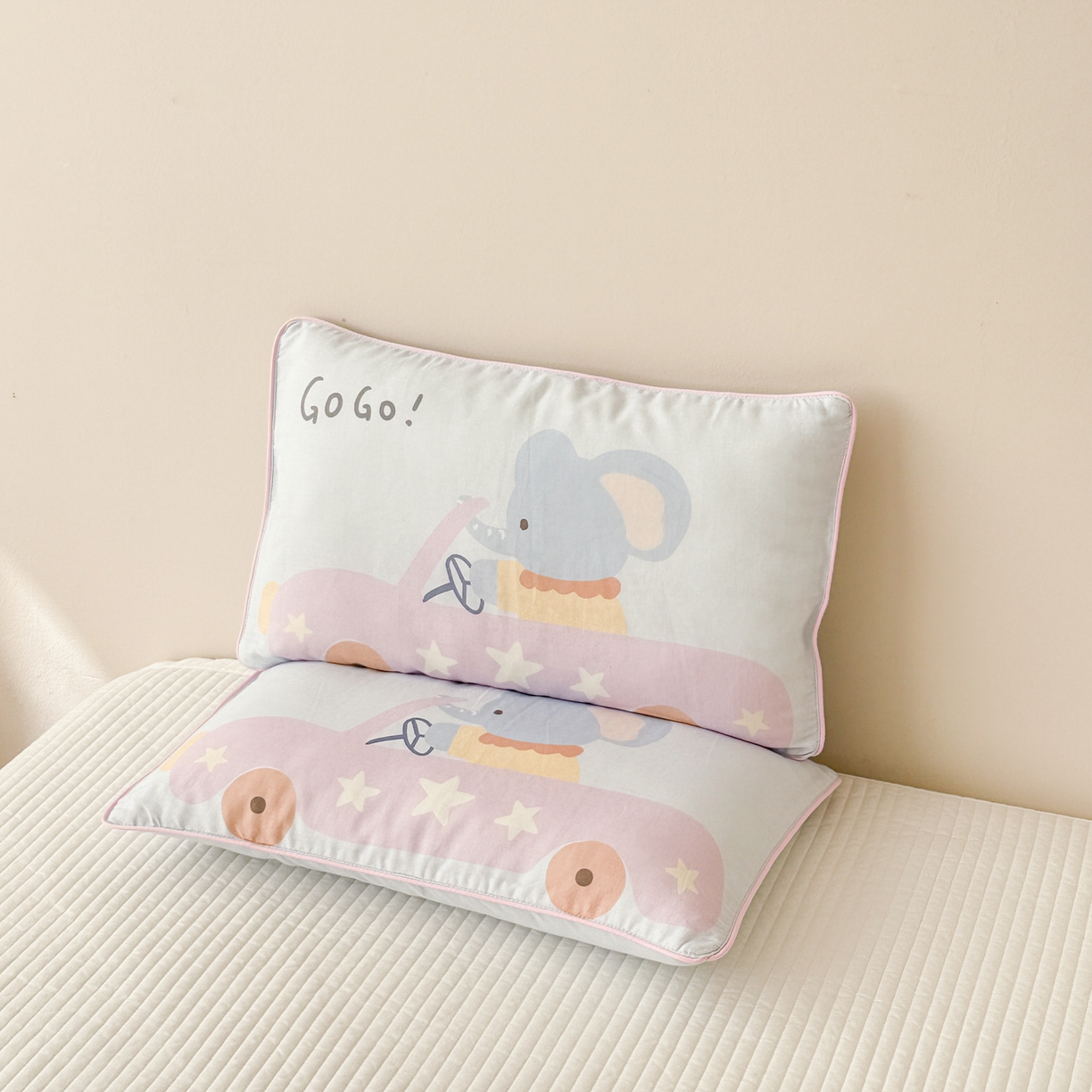 91家纺网 家纺一手货源 找家纺 呗旺鹿 2025新款A类全棉双层纱单枕套儿童枕头套 汽车小象