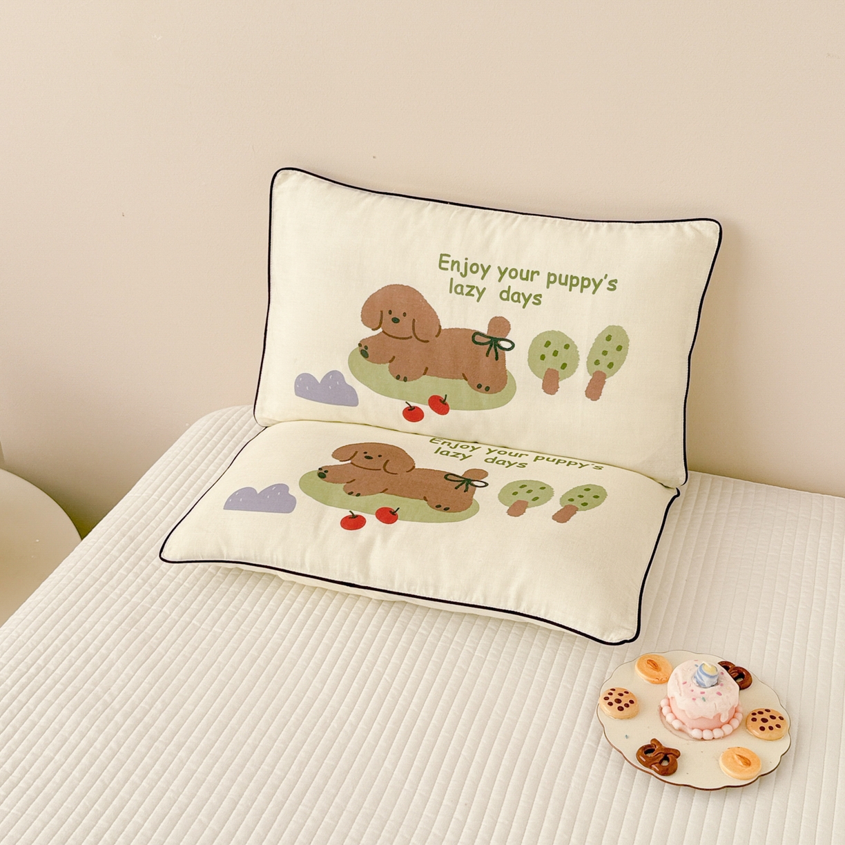 91家纺网 家纺一手货源 找家纺 呗旺鹿 2025新款A类全棉双层纱单枕套儿童枕头套 小狗的假期