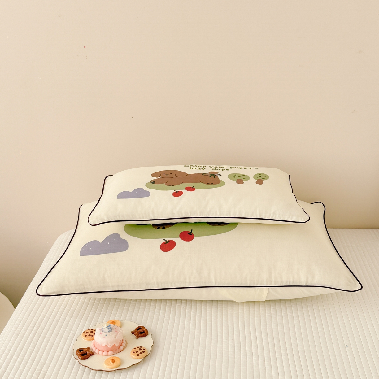 91家纺网 家纺一手货源 找家纺 呗旺鹿 2025新款A类全棉双层纱单枕套儿童枕头套 小狗的假期