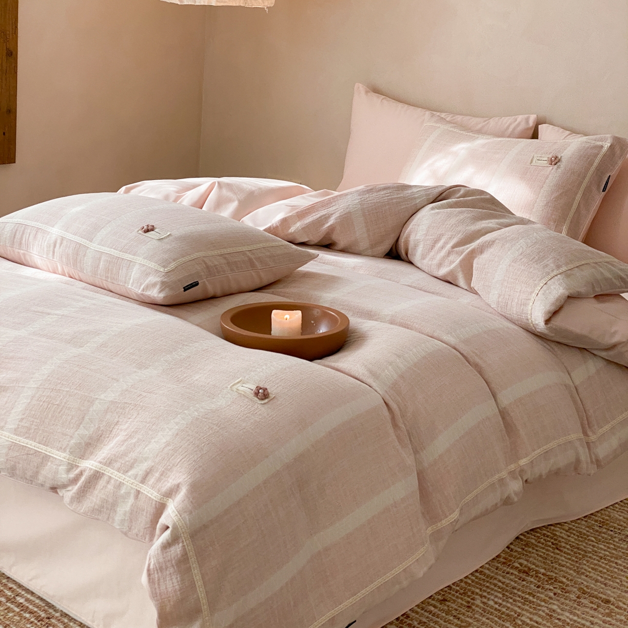 91家纺网 家纺一手货源 找家纺 （总）祺瑞佳家纺 2025新款侘寂风100%棉加厚磨毛四件套色织提花床单床笠（标准券后不得低于288元，大号券后不得低于308元）