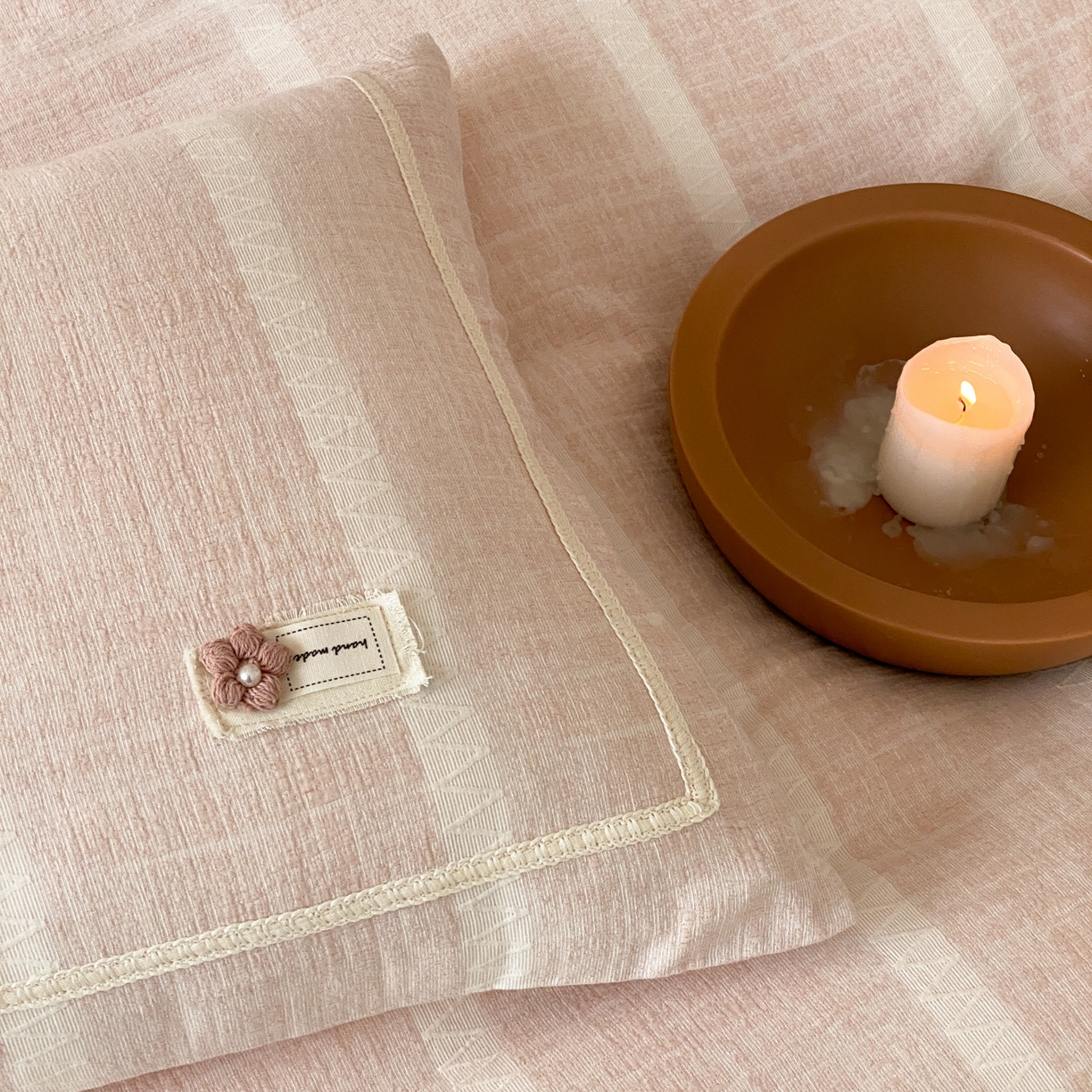 91家纺网 家纺一手货源 找家纺 （总）祺瑞佳家纺 2025新款侘寂风100%棉加厚磨毛四件套色织提花床单床笠（标准券后不得低于288元，大号券后不得低于308元）